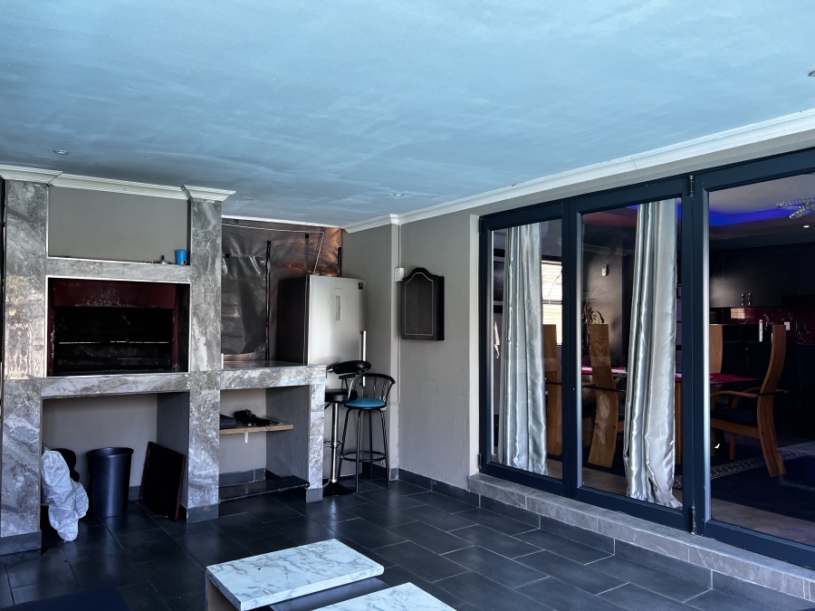 To Let 5 Bedroom Property for Rent in Parklands North Western Cape